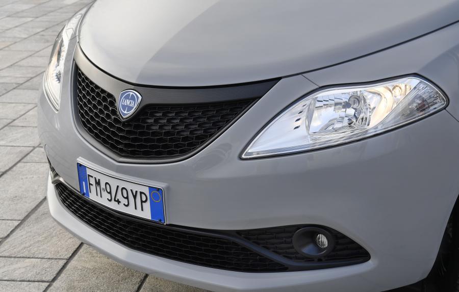 Детали экстерьера Lancia Ypsilon Elefantino Blu (846) 2018 года  (фото 6 из 12)